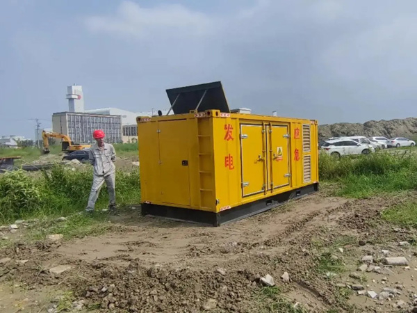鹿寨200KW柴油发电机机组每小时的油耗量受哪些因素影响？