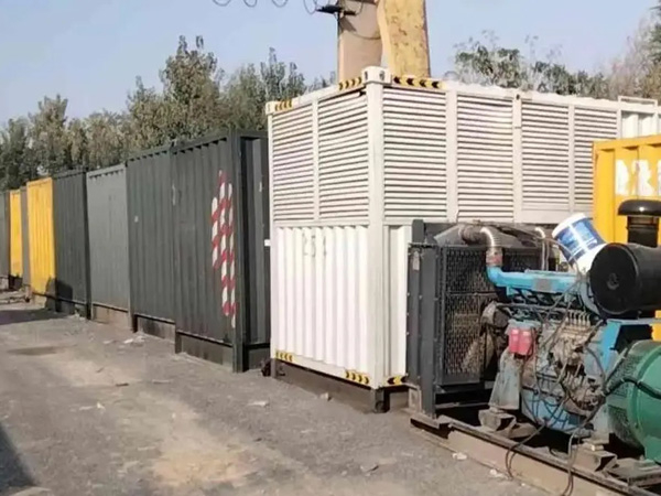 鹿寨200KW柴油发电机机组每小时油耗是多少？